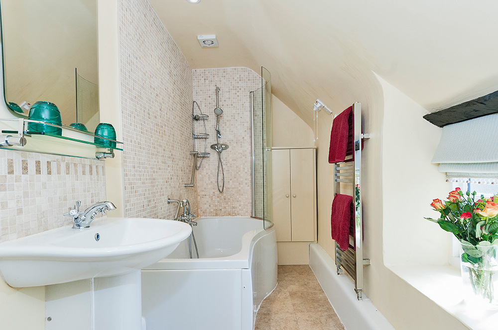 Cider Mill Cottage Chipping Campden Holiday Cottage Bathroom